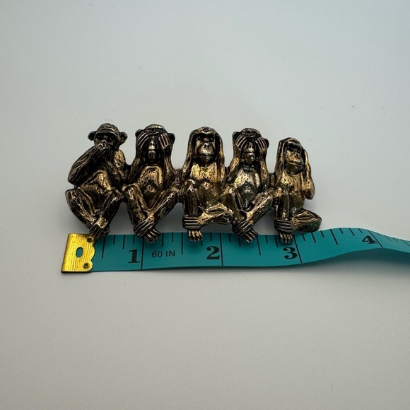 5 Monkey Barrette- Depicts The 3 Wise Monkeys. - Picture 6 of 6